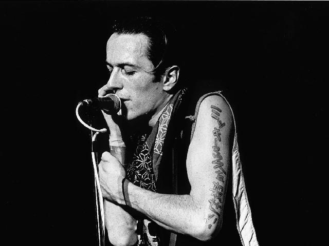 http://static.filmkatalogus.hu/Joe-Strummer-A-jovo-nincs-megirva--25948.jpg