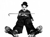 Chaplin korcsolyázik