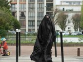 Egy burka, egy nadrág