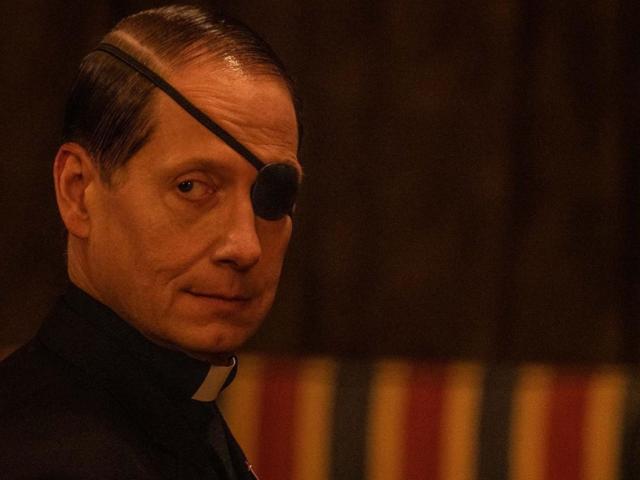 Молодой папа кардинал войелло. Кардинал войелло. Ленни белардо. Джон малкович молодой папа. Новый папа 2020.